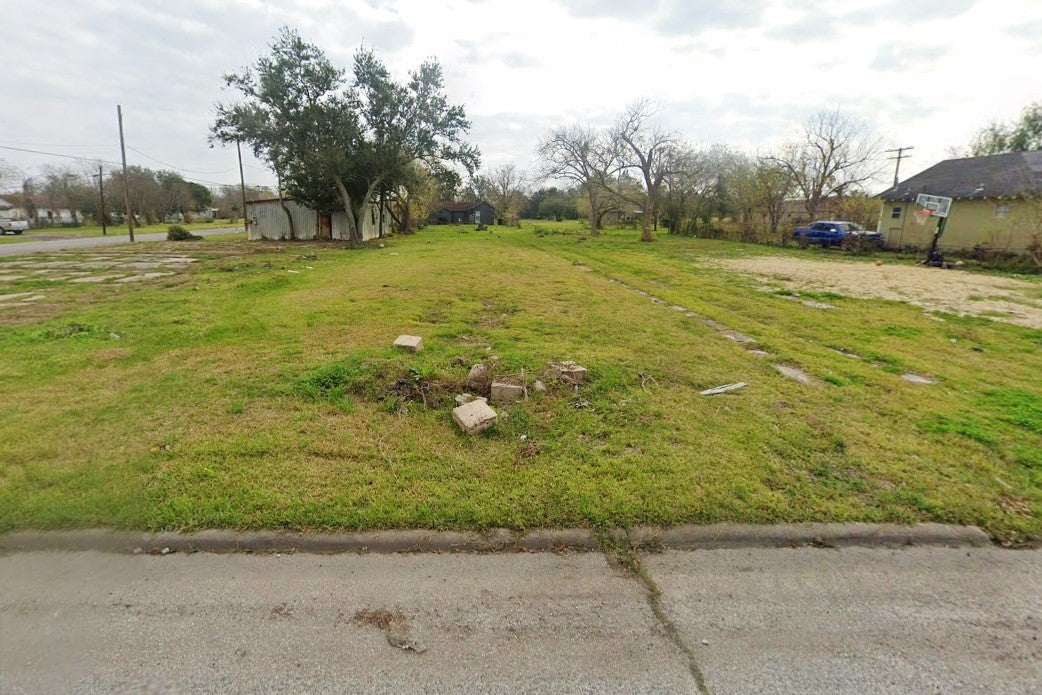 0.16 Acre Port Arthur, Jefferson County, TX (Power, Water, & Paved Road)