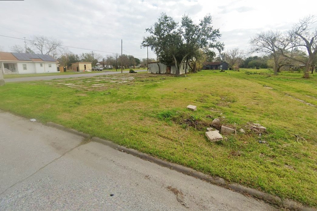 0.16 Acre Port Arthur, Jefferson County, TX (Power, Water, & Paved Road)