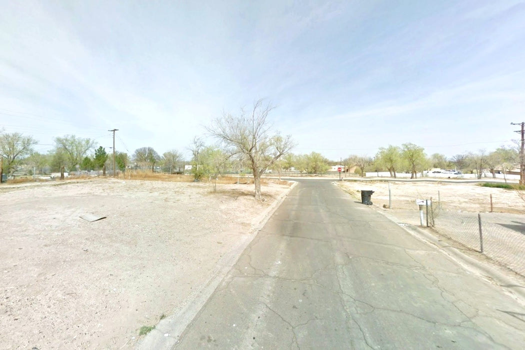 0.20 Acre Roswell, Chaves County, NM (Power, Water, & Paved Road)