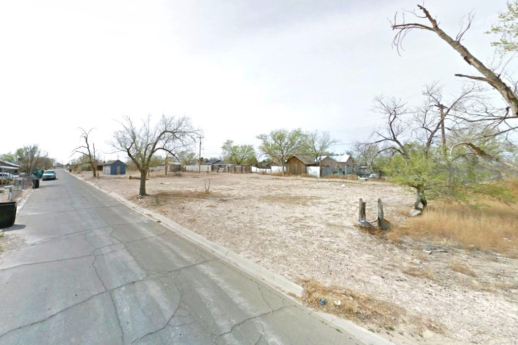 0.20 Acre Roswell, Chaves County, NM (Power, Water, & Paved Road)