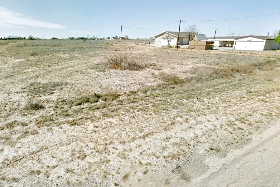 0.31 Acre Roswell, Chaves County, NM (Power, Water, & Paved Road)