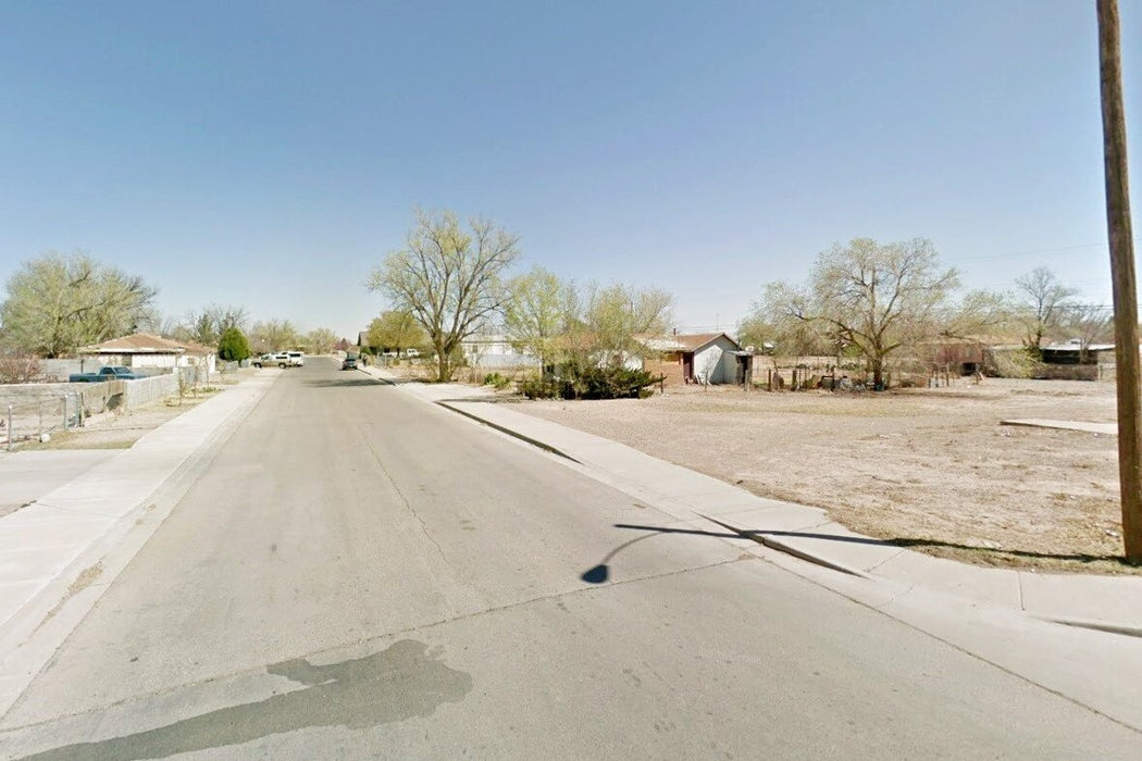 0.15 Acre Roswell, Chaves County, NM (Power, Water, & Paved Road)